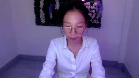 brie_belle online show from December 28, 4:08 am