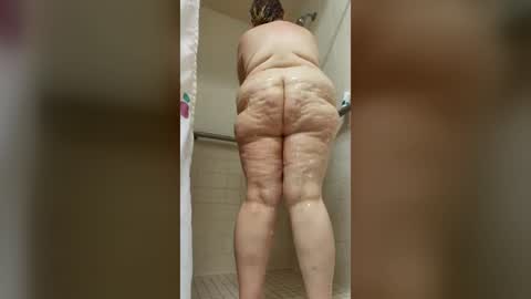 Snapshot of briebaby88 chatting on June 19, 3:55 am Leela Marie xo online show from June 19, 3:55 am