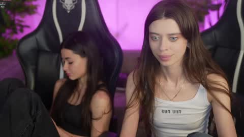 Diamonds Girls online show from April 10, 7:40 pm