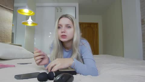 Amina Adelina online show from January 13, 1:02 am