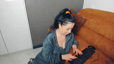 Snapshot of brilliantegirl_ chatting on February 7, 8:40 am brilliantegirl_ online show from February 7, 8:40 am