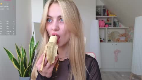 Snapshot of brilliantvictoria chatting on January 22, 11:56 am Vi. online show from January 22, 11:56 am