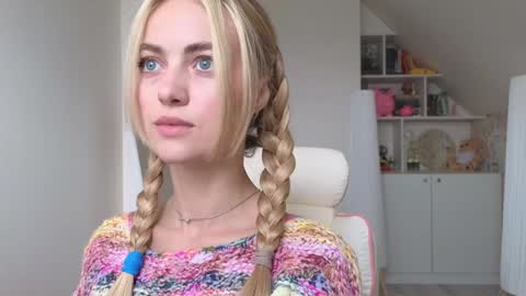 Snapshot of brilliantvictoria chatting on February 6, 10:48 am Vi. online show from February 6, 10:48 am