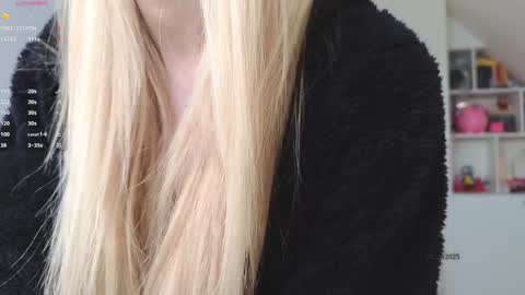 Snapshot of brilliantvictoria chatting on March 9, 11:25 am Vi. online show from March 9, 11:25 am