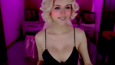 Snapshot of brionatop chatting on November 7, 10:43 pm brionatop online show from November 7, 10:43 pm