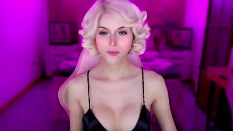 Snapshot of brionatop chatting on November 11, 1:05 am brionatop online show from November 11, 1:05 am