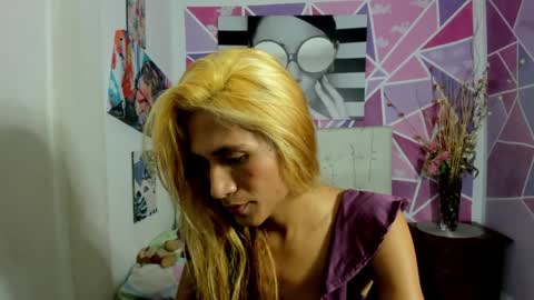 Snapshot of brisahott chatting on January 17, 2:07 pm Brisa online show from January 17, 2:07 pm