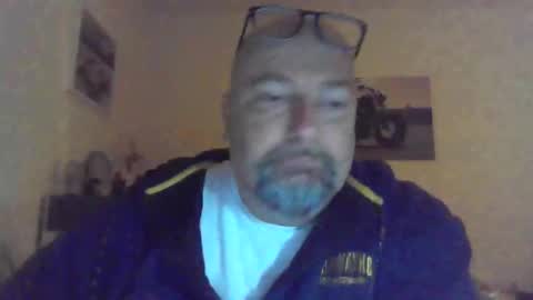 Brisco schner Schwanz online show from December 2, 6:08 am