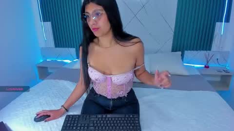 Snapshot of briseida_white chatting on October 11, 12:15 pm briseida_white online show from October 11, 12:15 pm