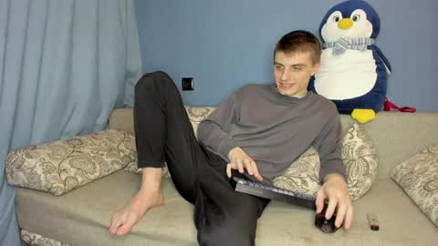 bristlebback online show from April 12, 12:10 pm