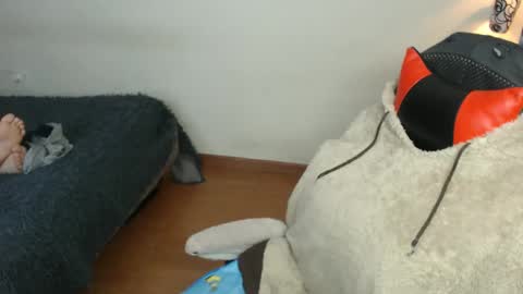 scarleth    follow mee 3 kis online show from September 19, 1:18 am