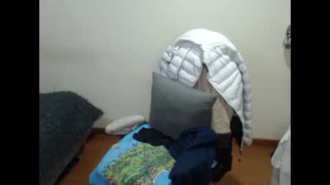 scarleth    follow mee 3 kis online show from September 28, 12:49 am