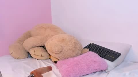 britanylin__ online show from November 9, 6:44 am