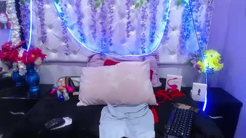 Snapshot of brithany_adms chatting on December 14, 6:35 am Brithany online show from December 14, 6:35 am