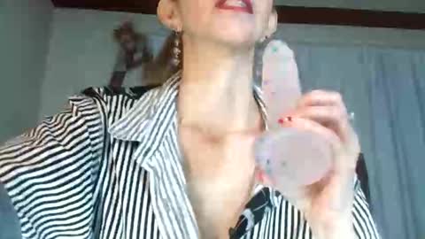 brithany hunt online show from April 2, 6:16 pm