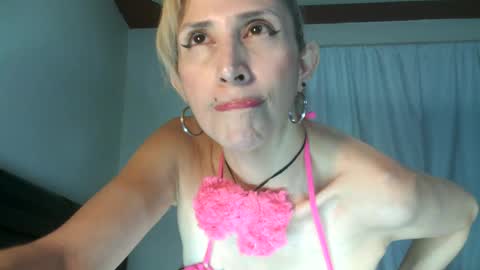 Snapshot of brithany_hunt chatting on June 13, 7:34 pm brithany hunt online show from June 13, 7:34 pm