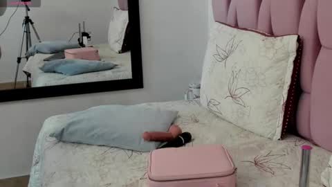 brithanyadams online show from November 10, 4:33 am