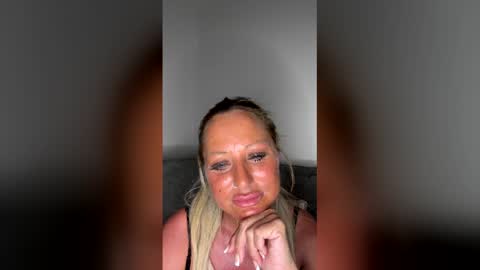 britishcumslut_10 online show from April 16, 10:23 pm