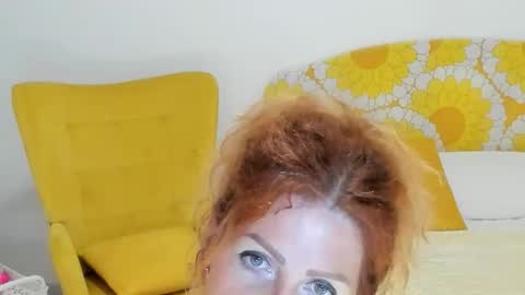 Snapshot of britishmilfpenelope chatting on September 9, 10:59 am Penelope online show from September 9, 10:59 am