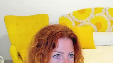 Snapshot of britishmilfpenelope chatting on October 19, 4:57 am Penelope online show from October 19, 4:57 am