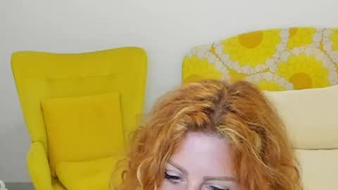Snapshot of britishmilfpenelope chatting on May 19, 9:59 am Penelope online show from May 19, 9:59 am