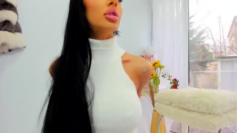 Snapshot of britney_charm chatting on January 10, 8:38 am britney_charm online show from January 10, 8:38 am