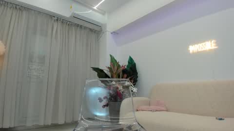 Snapshot of britney_charm chatting on February 1, 7:40 am britney_charm online show from February 1, 7:40 am