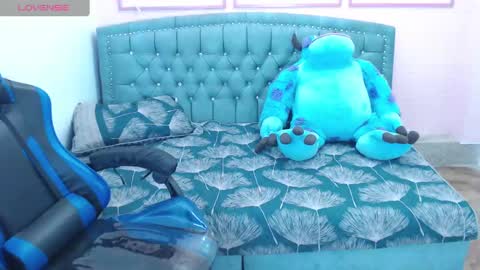 Snapshot of britney_sub chatting on January 12, 9:51 am Britney online show from January 12, 9:51 am