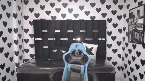 Snapshot of britney_sub chatting on February 27, 9:54 am Britney online show from February 27, 9:54 am