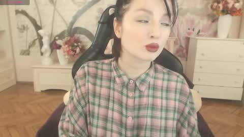 britneybarker online show from April 19, 7:51 am