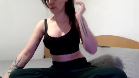 Snapshot of britneydivine chatting on February 9, 10:30 am Britney online show from February 9, 10:30 am