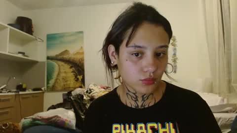 Snapshot of brittany_bubbles chatting on October 17, 7:11 am maru miaw Please help me to reach 100 thumbs up online show from October 17, 7:11 am