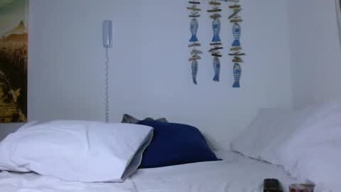 Snapshot of brittany_bubbles chatting on October 21, 11:27 pm maru miaw Please help me to reach 100 thumbs up online show from October 21, 11:27 pm