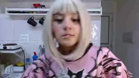 Snapshot of brittany_bubbles chatting on November 2, 2:58 am maru miaw Please help me to reach 100 thumbs up online show from November 2, 2:58 am