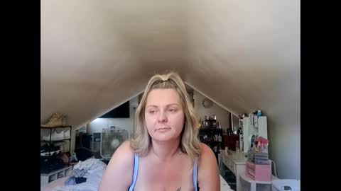 brittanybby23 online show from September 15, 5:02 pm