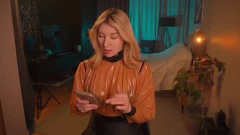 Anna online show from December 16, 3:17 pm