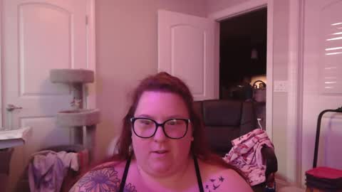 Snapshot of brookenicole3 chatting on October 24, 9:33 pm Madam Brooke online show from October 24, 9:33 pm