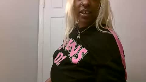 Snapshot of brooklyninfinity chatting on November 16, 12:05 am brooklyninfinity online show from November 16, 12:05 am