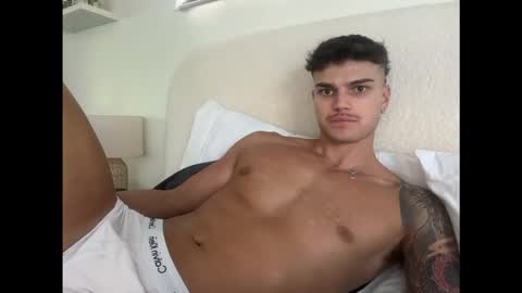 Snapshot of brooklyntay chatting on February 18, 3:35 am BrooklynTay online show from February 18, 3:35 am