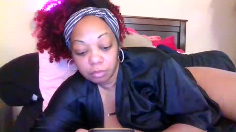 Snapshot of brownroundrenee chatting on July 15, 11:26 am brownroundrenee online show from July 15, 11:26 am