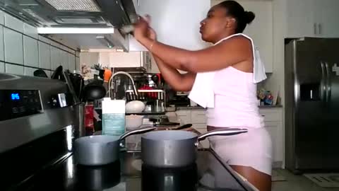 Brownsuagrcutie online show from December 18, 1:44 am