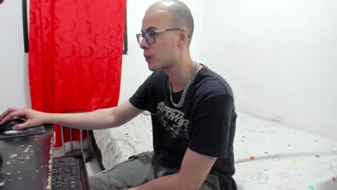 Snapshot of bruce_kane69 chatting on February 27, 8:53 pm Bruce Kane online show from February 27, 8:53 pm