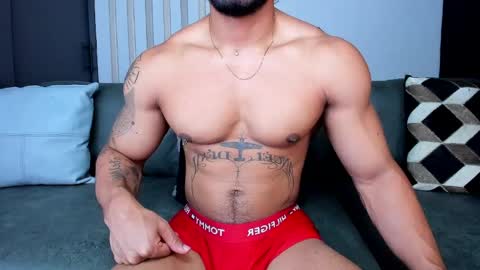 Snapshot of bruce_roldan chatting on April 30, 5:52 pm bruce roldan online show from April 30, 5:52 pm