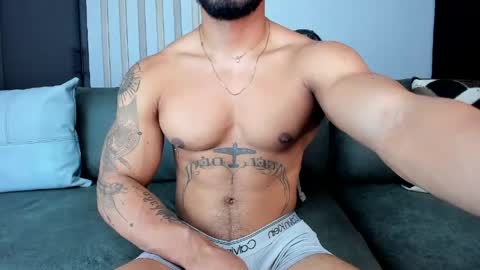Snapshot of bruce_roldan chatting on June 7, 8:23 pm bruce roldan online show from June 7, 8:23 pm