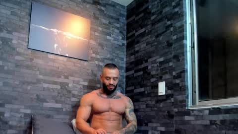 Snapshot of brucedallas chatting on October 12, 12:31 am brucedallas online show from October 12, 12:31 am