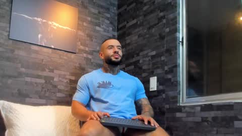 Snapshot of brucedallas chatting on October 16, 2:56 am brucedallas online show from October 16, 2:56 am