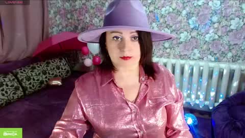 Snapshot of brunette7786 chatting on April 11, 9:30 pm Julia online show from April 11, 9:30 pm