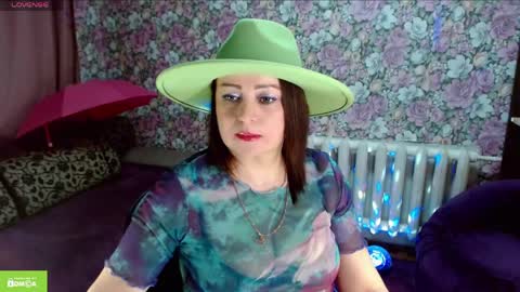 Snapshot of brunette7786 chatting on April 22, 8:32 pm Julia online show from April 22, 8:32 pm