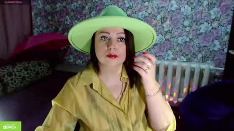 Snapshot of brunette7786 chatting on April 25, 9:01 pm Julia online show from April 25, 9:01 pm
