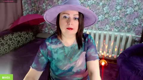 Snapshot of brunette7786 chatting on April 26, 8:06 pm Julia online show from April 26, 8:06 pm